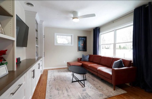 State College House | 250 m² House ∙ 4 bedrooms ∙ 5 guests