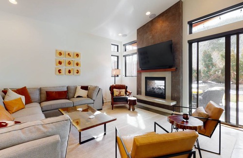 Warm Springs House | 253 m² House ∙ 4 bedrooms ∙ 10 guests