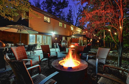 East Stroudsburg House | 269 m² House ∙ 5 bedrooms ∙ 12 guests