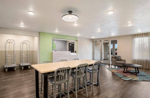 Monmouth Junction Hotel | 28 m² Hotel ∙ 4 guests