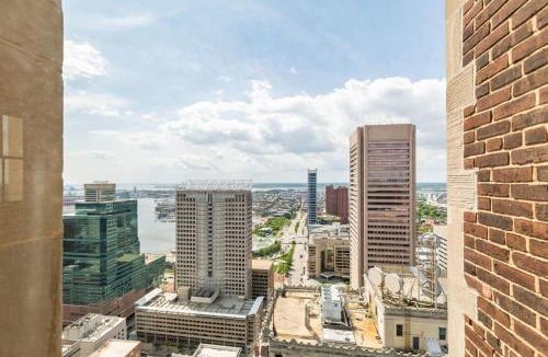 Downtown Baltimore Apartment | 2B 2BA Distinguished Apartment Rooftop Pool & Gym
