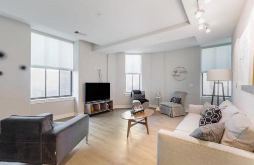 Downtown Baltimore Apartment | 2B 2BA Distinguished Apartment Rooftop Pool & Gym