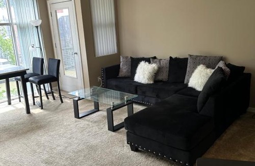 Ohio City Apartment | 2bd/2ba Riverfront City View Apt