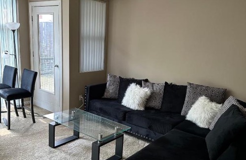 Ohio City Apartment | 2bd/2ba Riverfront City View Apt