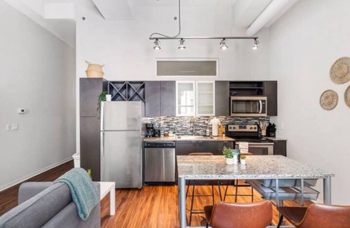 Central Business District Apartment | 2Bedroom in CBD Near Over-the-Rhine +Pool & Wi-Fi