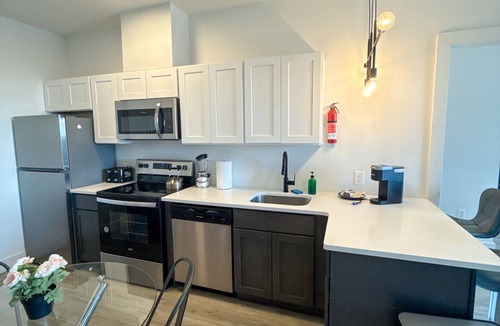 Elizabeth Apartment | 2BR apt next to EWR 9721