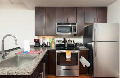 Center City West Apartment | 2BR Furnished Apartment Near Rittenhouse