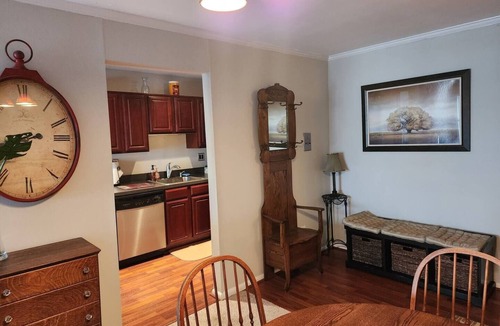Cheltenham Apartment | 2BR, Long Term Monthly Discount