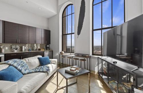 Downtown Baltimore Apartment | 2BR Luxury Apartment Rooftop Pool & Gym