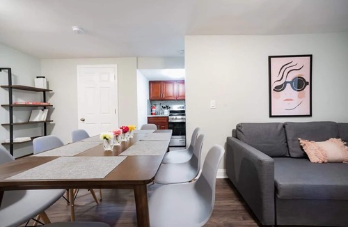 West New York Apartment | 2BR sleep 6 with BACKYARD 20min from Manhattan