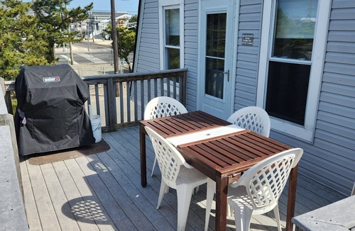 Beach Haven Gardens House | 2nd Floor Beach retreat, 2 blocks from beach on bay block, dog friendly
