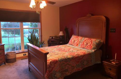 Milford Bed & Breakfast | 2nd floor guest room with attached bath