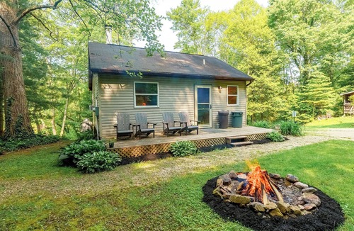 New Rumley Cabin | 2Q Cabin near Leesville Lake ~Pets welcome~