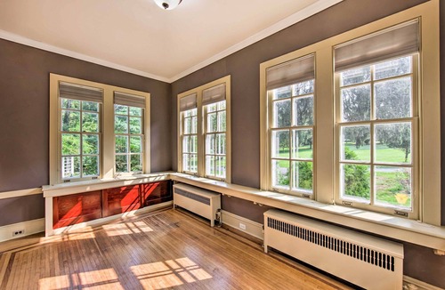 Sinking Spring House | 3-Acre Property: Charming Dutch Country Colonial