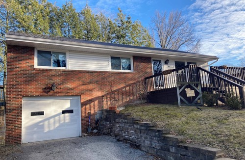 Indiana House | 3-bedroom 1.5 bathroom house in Indiana, PA with WiFi, central AC/heat.