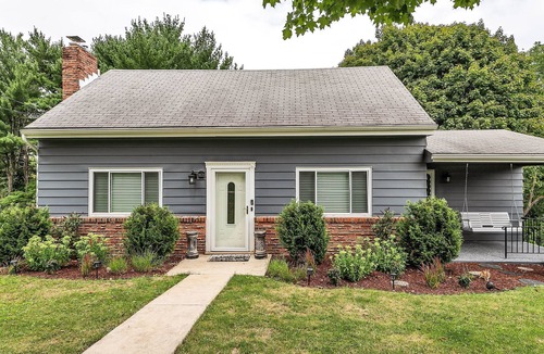 Murrysville House | 3 bedroom 2.5 bath with game room. 19 miles from Pittsburgh