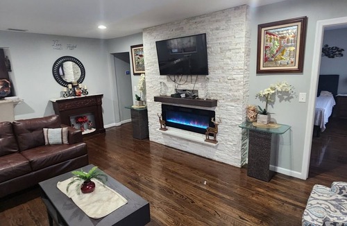 North Bergen House | 3 Bedroom apartment close to ny city, parking, tv in bed rooms and living