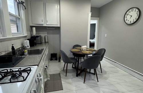 Elizabeth Apartment | 3 Bedroom Apartment near airport and New York City