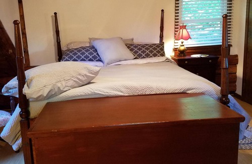 Penns Park House | 3-Bedroom Bucks County Carpenter's Retreat with Contemporary Flair