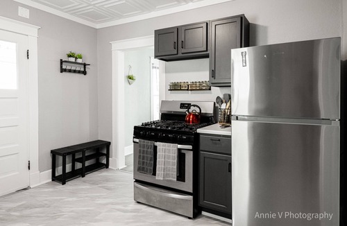 Lima House | 3 Bedroom Home. Near Downtown, UNOH, SRMC, LMH, Husky. Coffee and Tea Bar