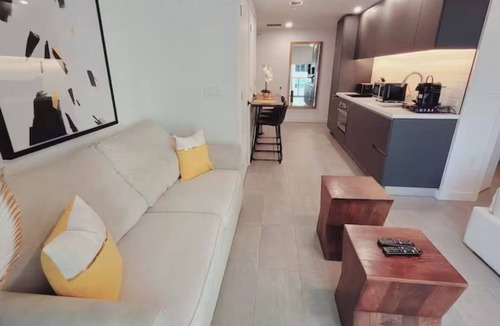 Euclid House | 3-bedroom house in cool Euclid with AC, WiFi. Enjoy a relaxing stay