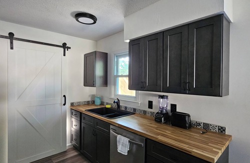 Mentor Headlands House | 3-bedroom house in gorgeous Mentor with AC