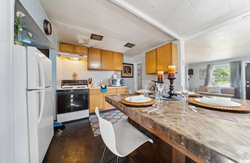 Euclid House | 3 bedroom in Euclid, close to cleveland