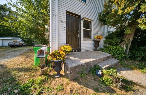 Euclid House | 3 bedroom in Euclid, close to cleveland