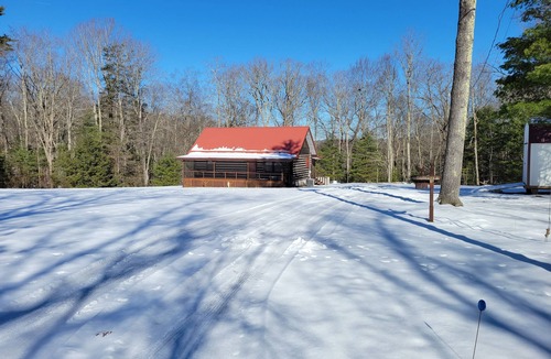 True Cabin | 3 bedroom Log Cabin on 11 acres 3 minutes from Pipestem Resort State Park