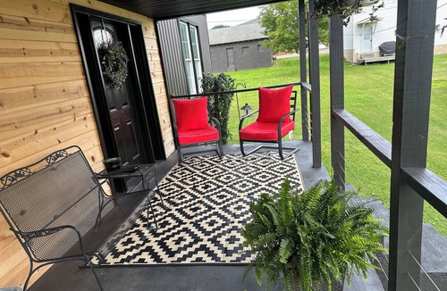 Leadsville House | 3-bedroom Scandinavian Style house in Downtown Elkins with Wifi, HVAC, Back Yard