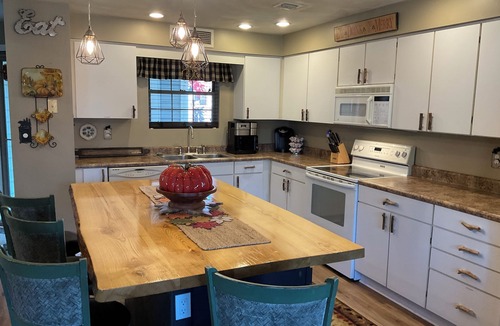 Seven Springs House | 3-bedroom vacation home ski back from the slopes located in Seven Springs Resort