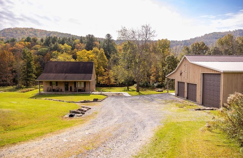 Galeton Cabin | 3 BR Black Bear Lodge on Pine Creek w/Hot Tub