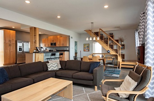 Sandusky House | 3 BR Modern Lakefront Home 2miles from C.P. and Sports Force Winter Stays!