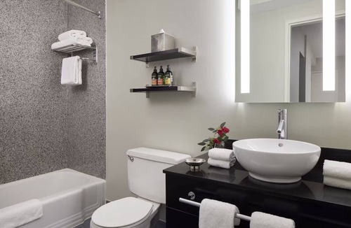Capitol Hill Hotel | 3 Group Ready Suites in Prime DC Location Near Iconic Landmarks & Dining Scenes