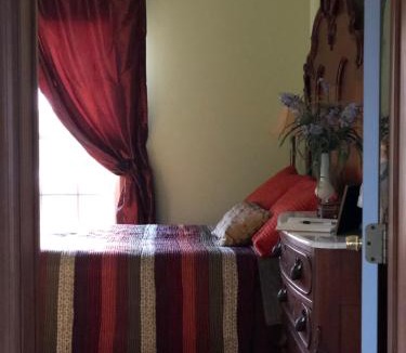 Milford Bed & Breakfast | 3 guest rooms 2 shared baths