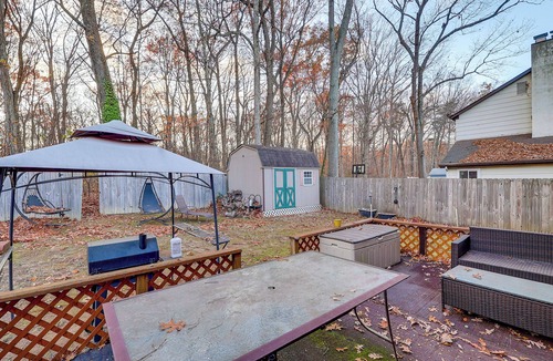 Dover House | 3 Mi to Dover Motor Speedway: Pet-Friendly Retreat