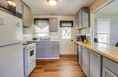 Tire Hill House | 3 Mi to Dtwn and Flood Museum Cozy Q Cottage