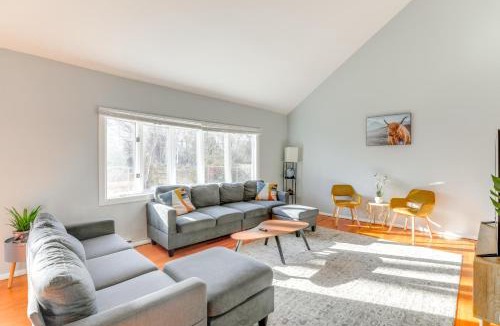 Newark House | 3 Mi to Dtwn Home with Yard in Newark