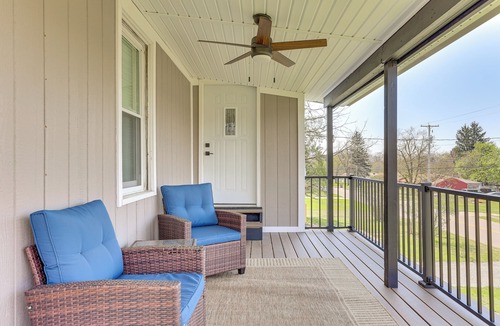 Youngstown Apartment | 3 Mi to Dtwn: Quiet Youngstown Apt w/Deck!