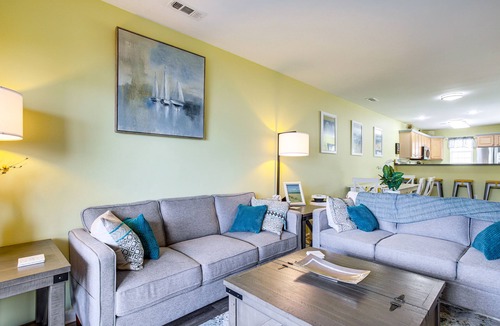 Lewes Condo | 3 Mi to Savannah Beach: Lewes Condo w/Pool Access