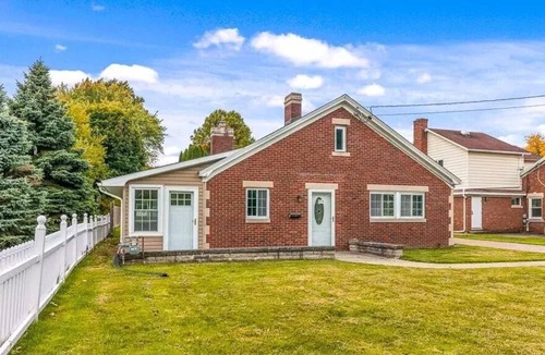 Erie House | 3 Sons Getaway