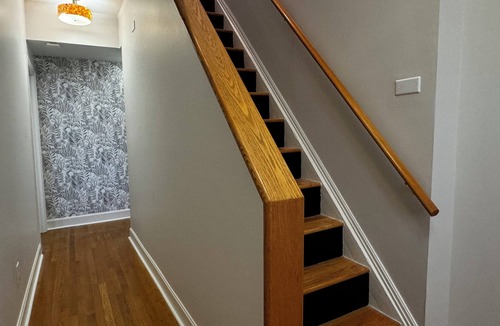 CUF House | 3-Story House with Rooftop Views in Cincinnati - AC, WiFi, 70" TV, & Smart TVs
