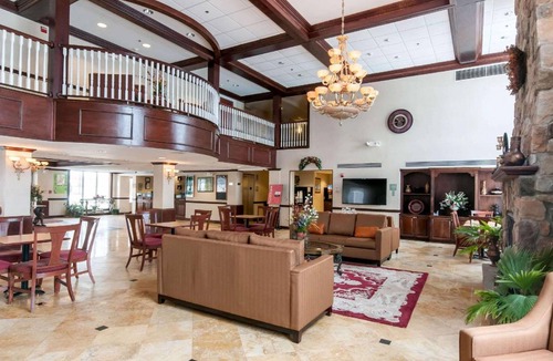 Pocono Summit Hotel | 30 m² Hotel ∙ 127 guests