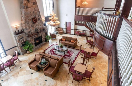 Pocono Summit Hotel | 30 m² Hotel ∙ 127 guests