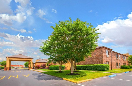 Salisbury Hotel | 30 m² Hotel ∙ 2 bedrooms ∙ 127 guests