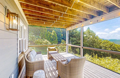 Laurel Park House | 300 m² House ∙ 4 bedrooms ∙ 6 guests