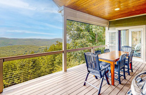 Laurel Park House | 300 m² House ∙ 4 bedrooms ∙ 6 guests