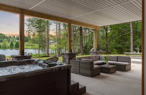 Blakeslee House | 325 m² House ∙ 7 bedrooms ∙ 16 guests