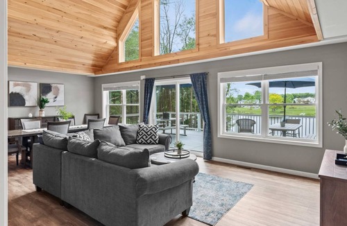 Blakeslee House | 325 m² House ∙ 7 bedrooms ∙ 16 guests
