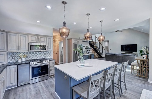 Mayhew House | 371 m² House ∙ 6 bedrooms ∙ 20 guests